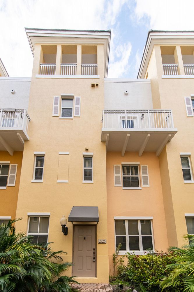 3/3/1 TOWNHOUSE property image