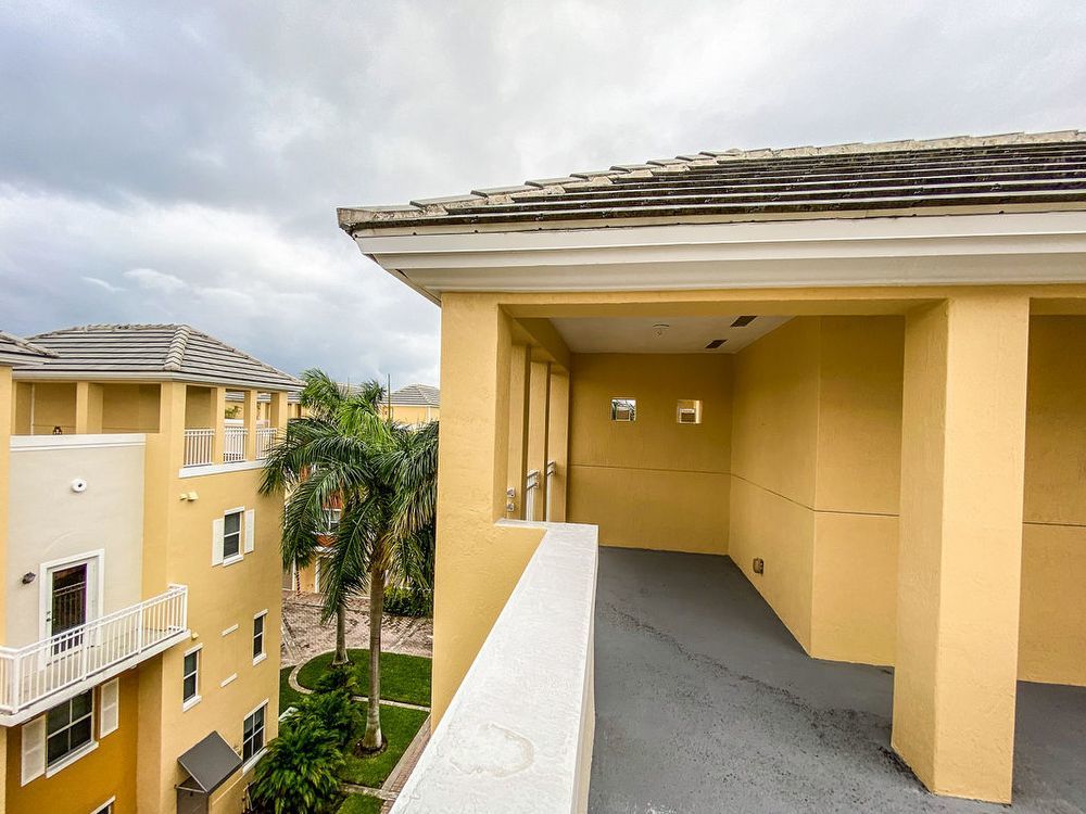 3/3/1 TOWNHOUSE property image