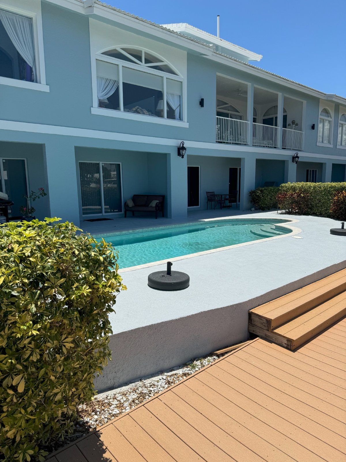 2/2 Spacious Waterfront apt completely remodeled. Shared Pool,laundry hookups,new appliances,large covered patio. property image