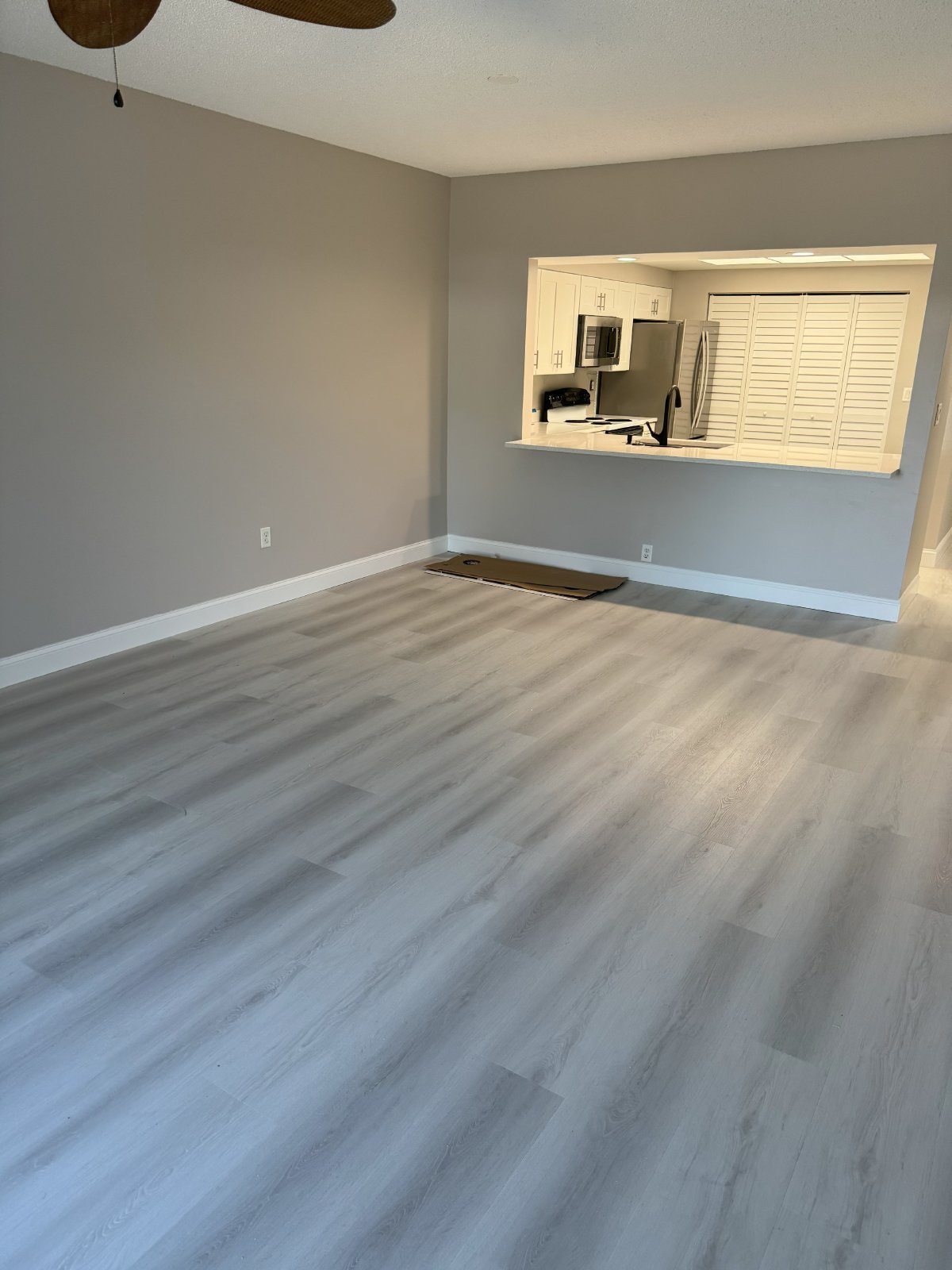 2/2 Spacious Waterfront apt completely remodeled. Shared Pool,laundry hookups,new appliances,large covered patio. property image