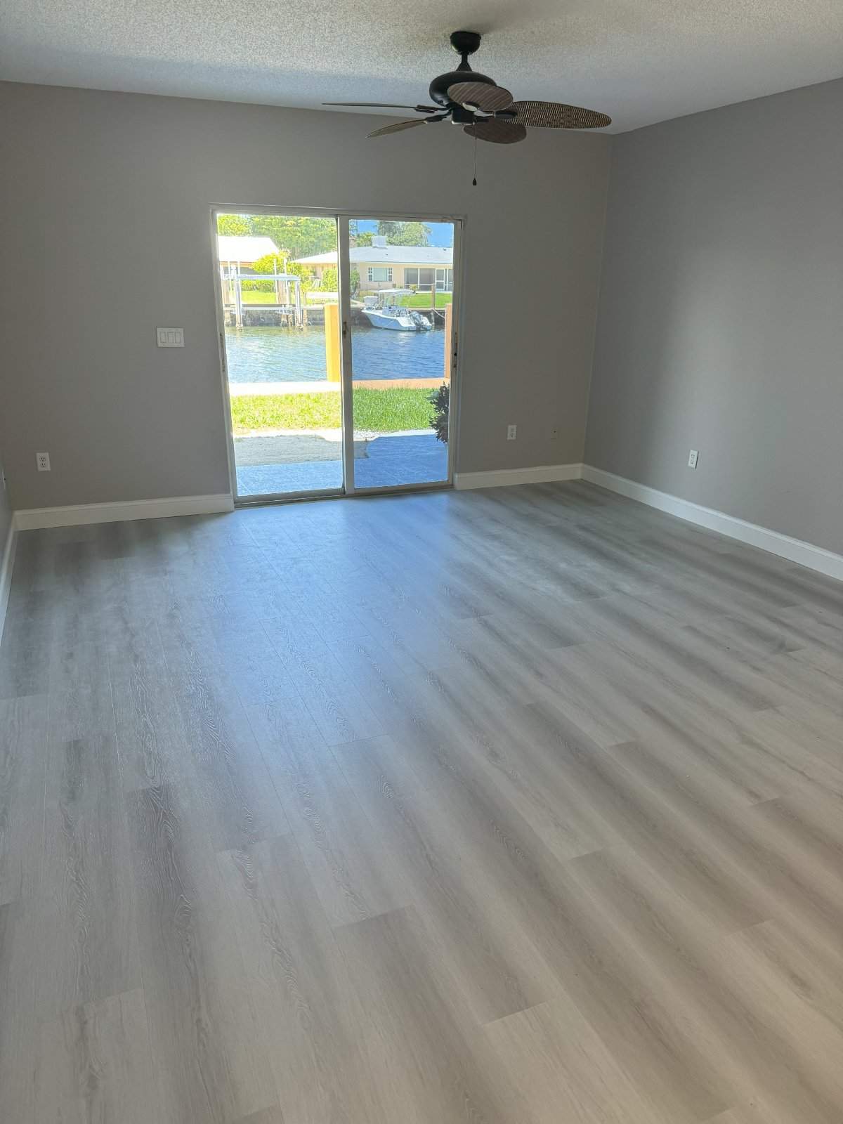 2/2 Spacious Waterfront apt completely remodeled. Shared Pool,laundry hookups,new appliances,large covered patio. property image