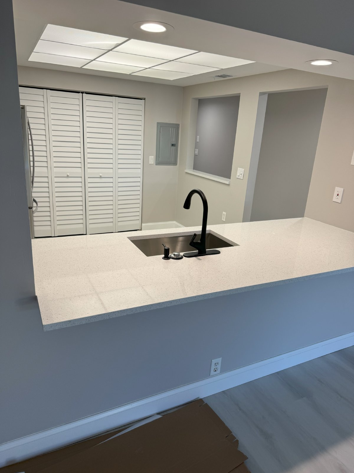 2/2 Spacious Waterfront apt completely remodeled. Shared Pool,laundry hookups,new appliances,large covered patio. property image