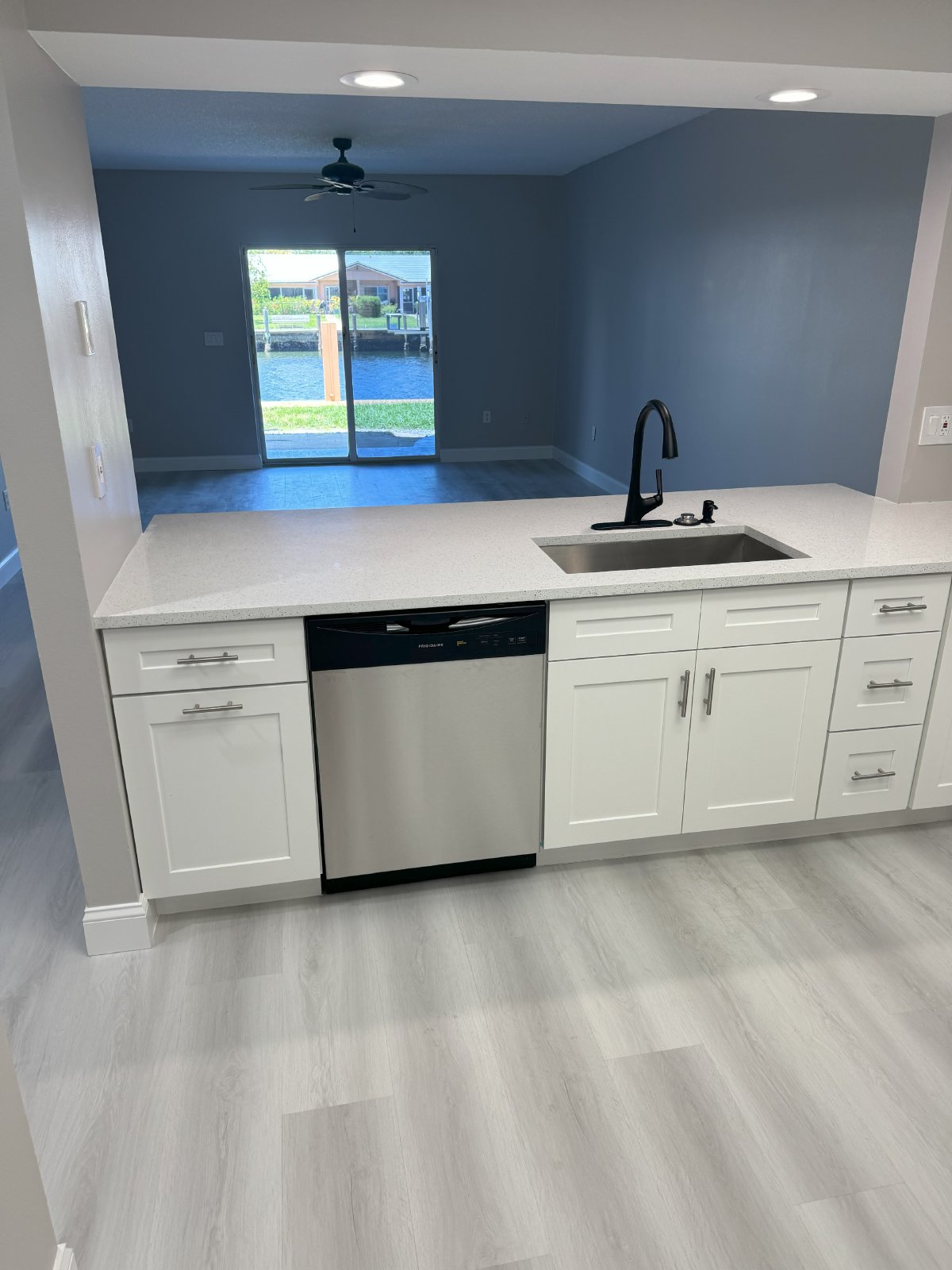 2/2 Spacious Waterfront apt completely remodeled. Shared Pool,laundry hookups,new appliances,large covered patio. property image