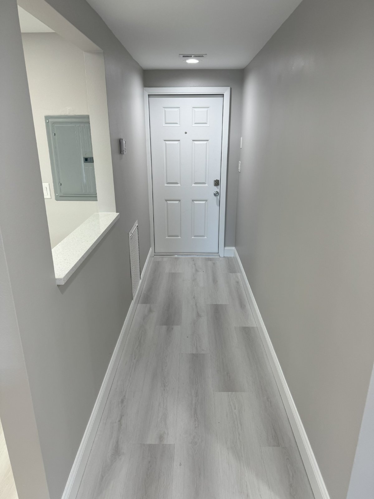 2/2 Spacious Waterfront apt completely remodeled. Shared Pool,laundry hookups,new appliances,large covered patio. property image