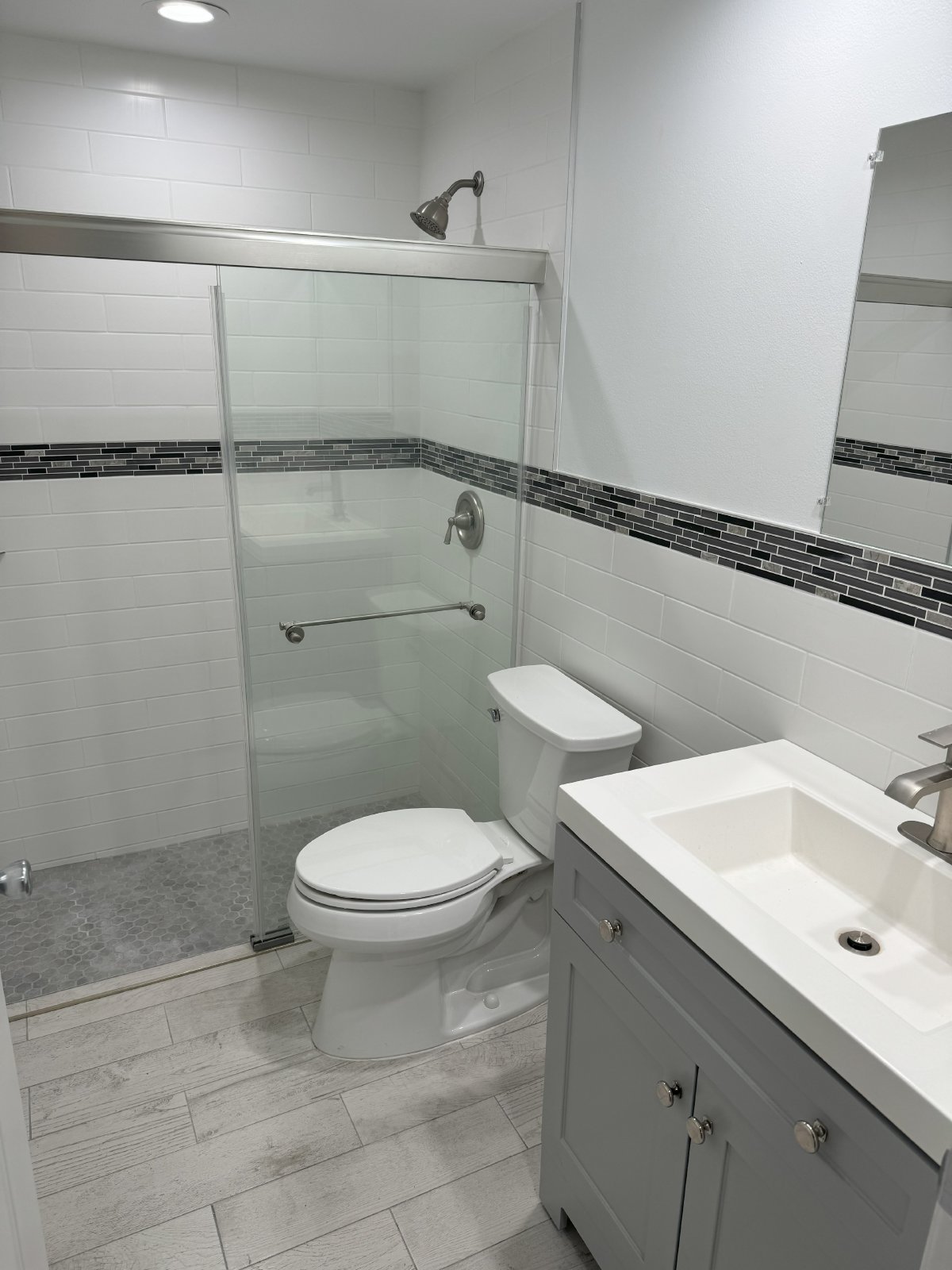 2/2 Spacious Waterfront apt completely remodeled. Shared Pool,laundry hookups,new appliances,large covered patio. property image