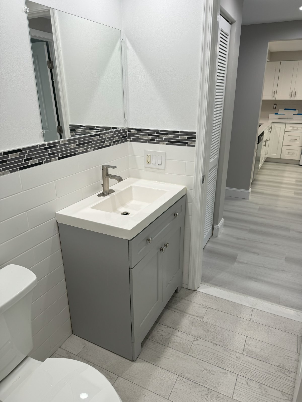 2/2 Spacious Waterfront apt completely remodeled. Shared Pool,laundry hookups,new appliances,large covered patio. property image