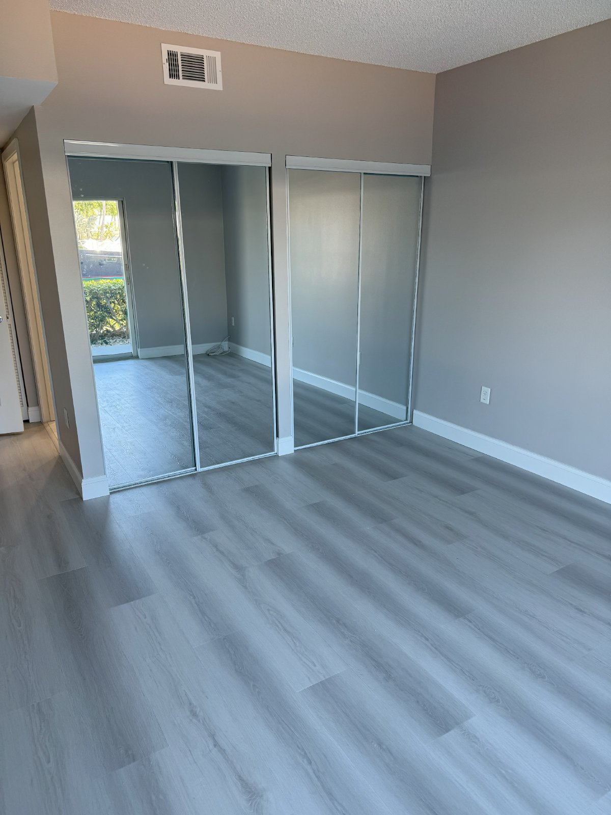 2/2 Spacious Waterfront apt completely remodeled. Shared Pool,laundry hookups,new appliances,large covered patio. property image