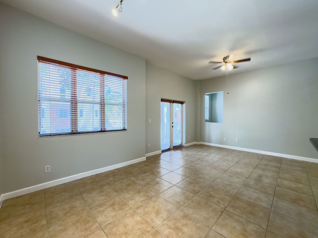 LIGHTHOUSE POINT-GATED COMMUNITY (BENNEMANN VINT-07-2313) property image