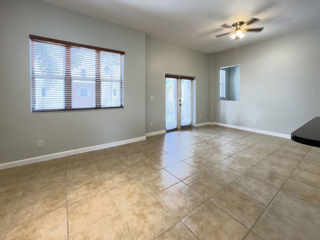 LIGHTHOUSE POINT-GATED COMMUNITY (BENNEMANN VINT-07-2313) property image