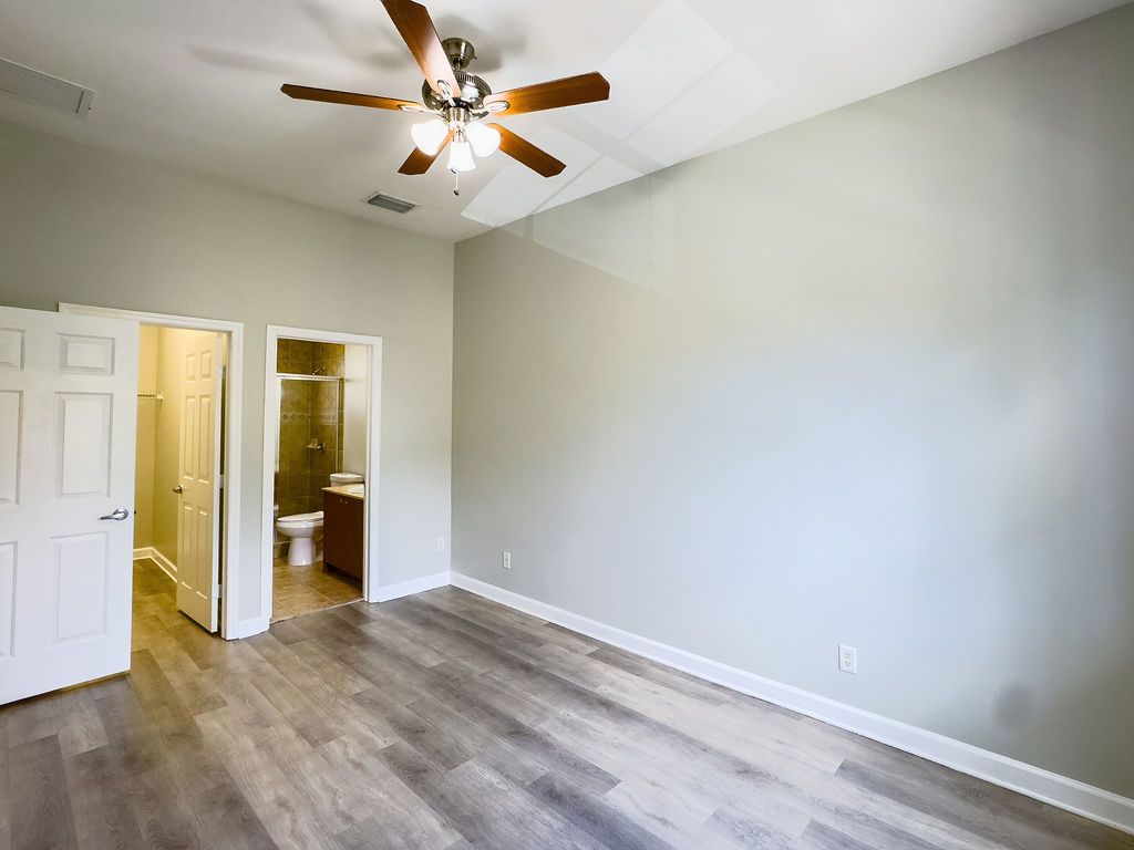 LIGHTHOUSE POINT-GATED COMMUNITY (BENNEMANN VINT-07-2313) property image