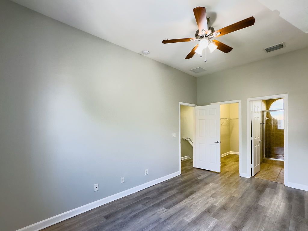 LIGHTHOUSE POINT-GATED COMMUNITY (BENNEMANN VINT-07-2313) property image