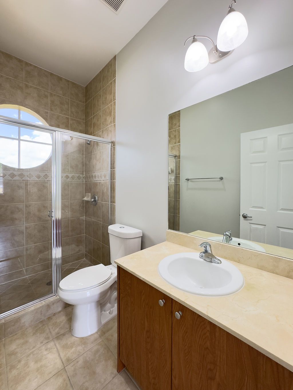LIGHTHOUSE POINT-GATED COMMUNITY (BENNEMANN VINT-07-2313) property image
