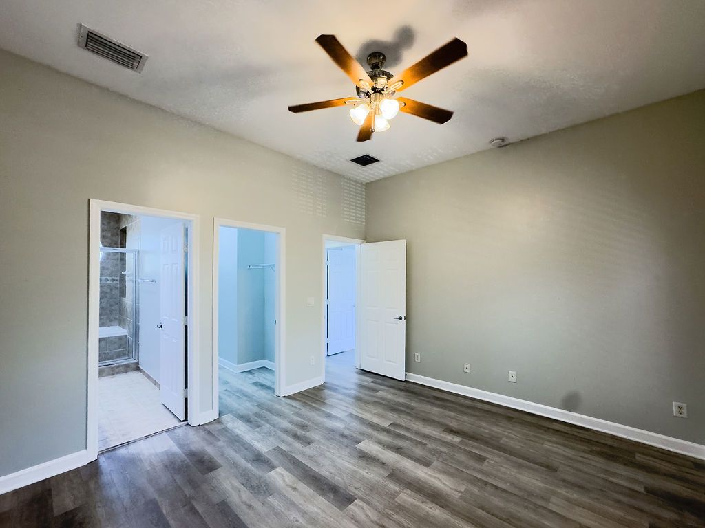 LIGHTHOUSE POINT-GATED COMMUNITY (BENNEMANN VINT-07-2313) property image