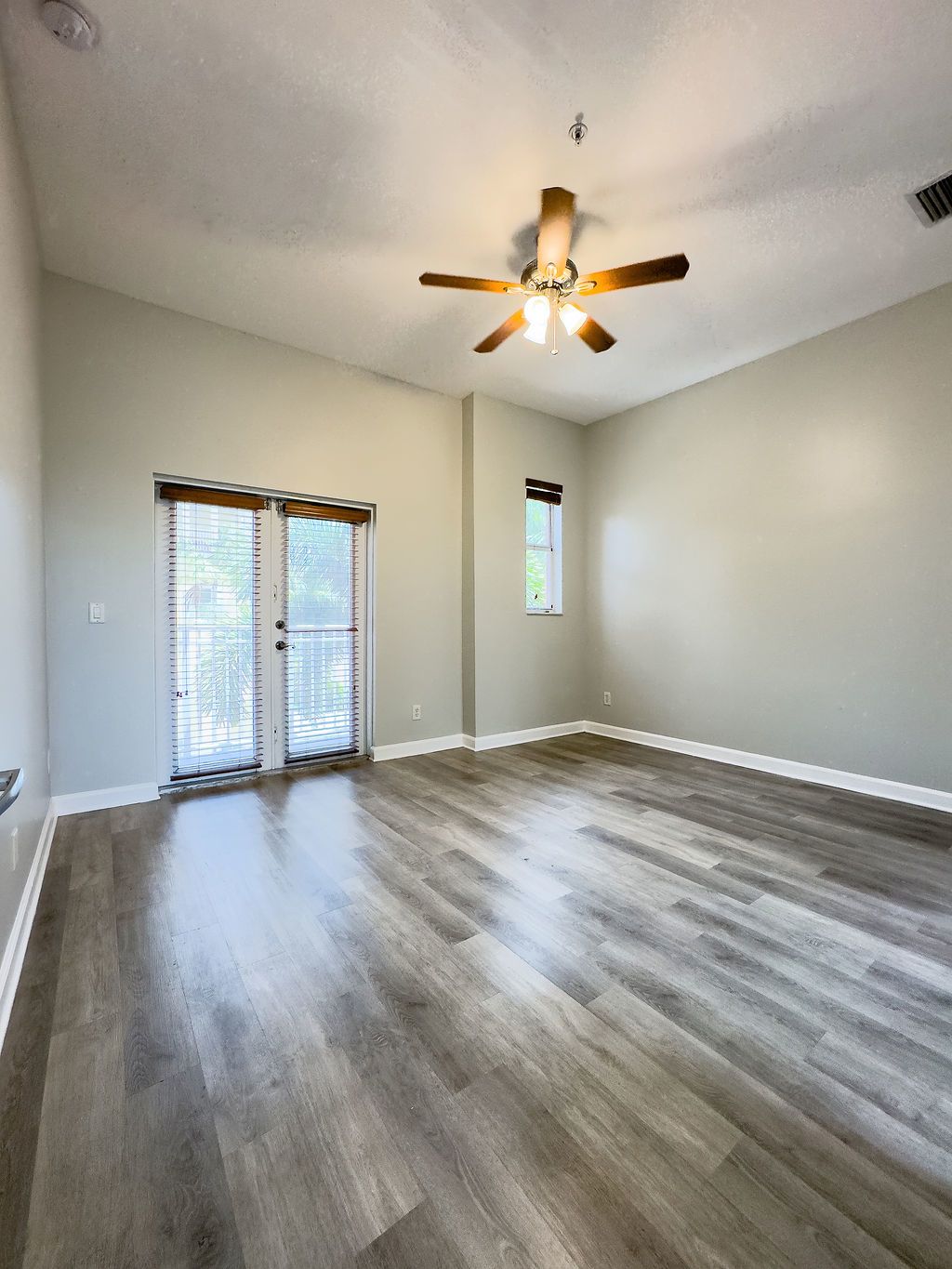 LIGHTHOUSE POINT-GATED COMMUNITY (BENNEMANN VINT-07-2313) property image