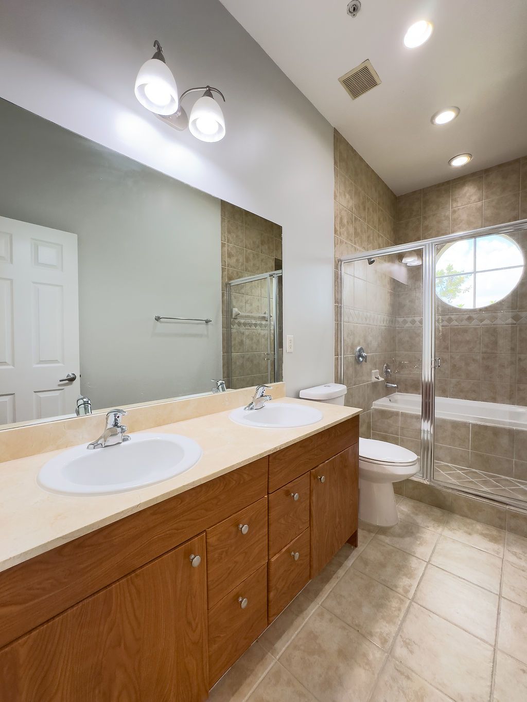 LIGHTHOUSE POINT-GATED COMMUNITY (BENNEMANN VINT-07-2313) property image
