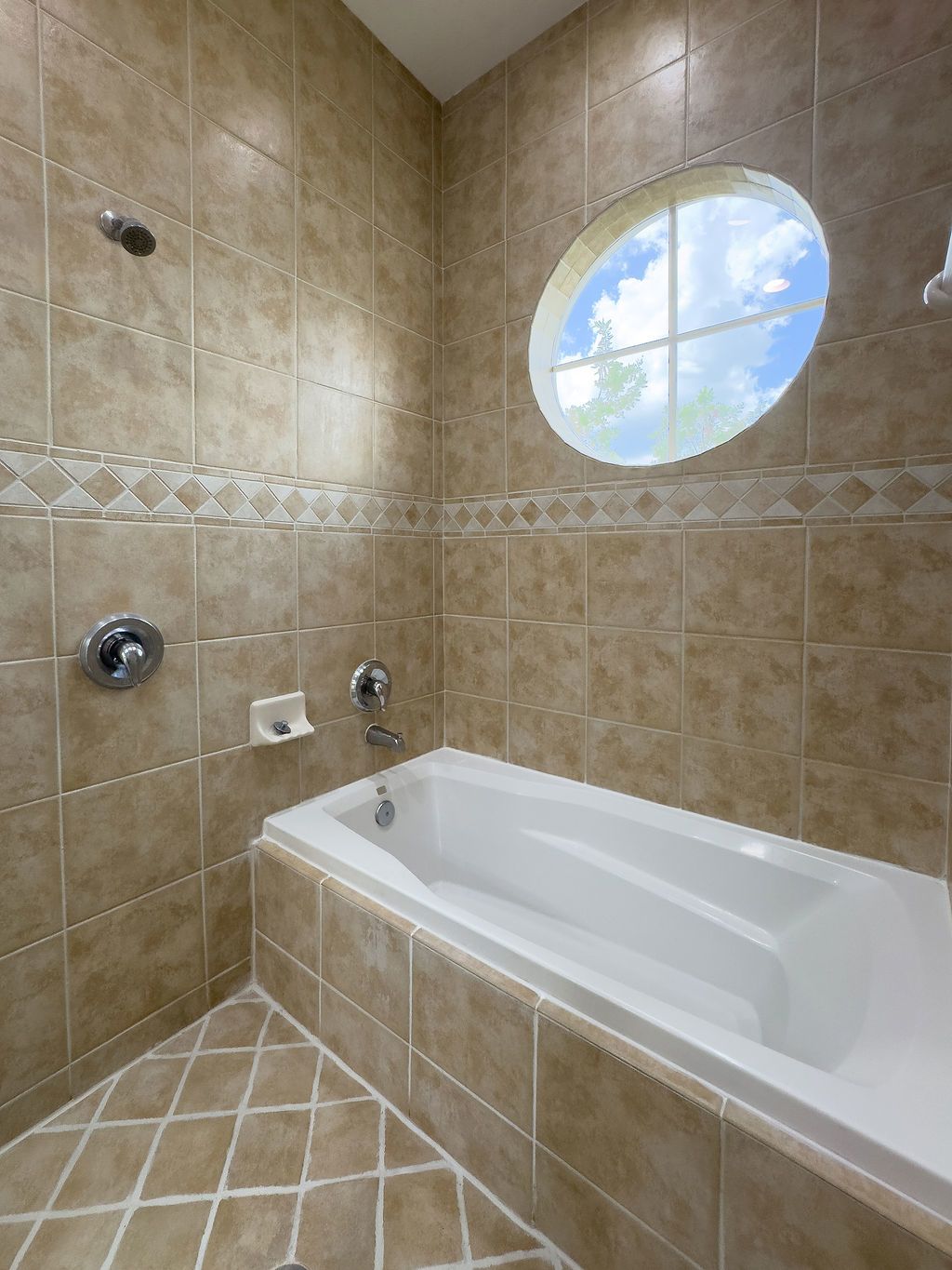 LIGHTHOUSE POINT-GATED COMMUNITY (BENNEMANN VINT-07-2313) property image