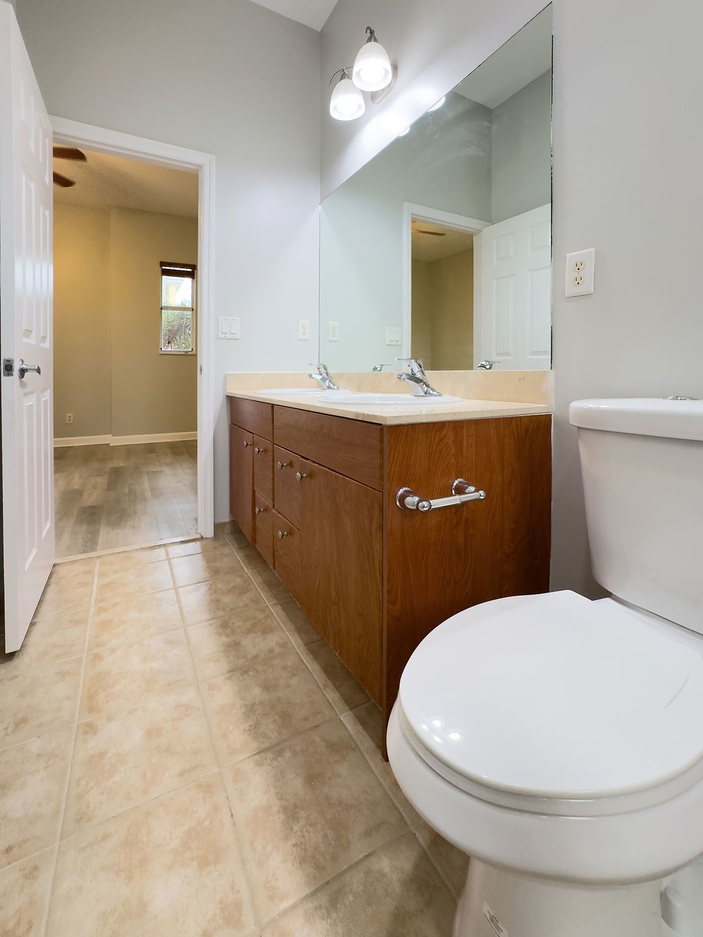 LIGHTHOUSE POINT-GATED COMMUNITY (BENNEMANN VINT-07-2313) property image