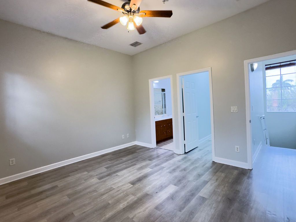 LIGHTHOUSE POINT-GATED COMMUNITY (BENNEMANN VINT-07-2313) property image